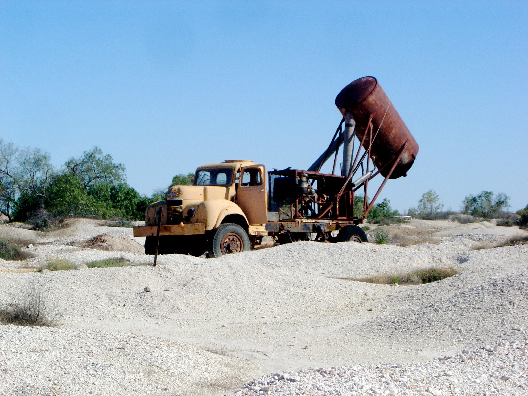 Old truck used for blowing opal dirt