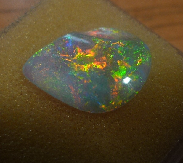 Gem opal cut on flat lap machine
